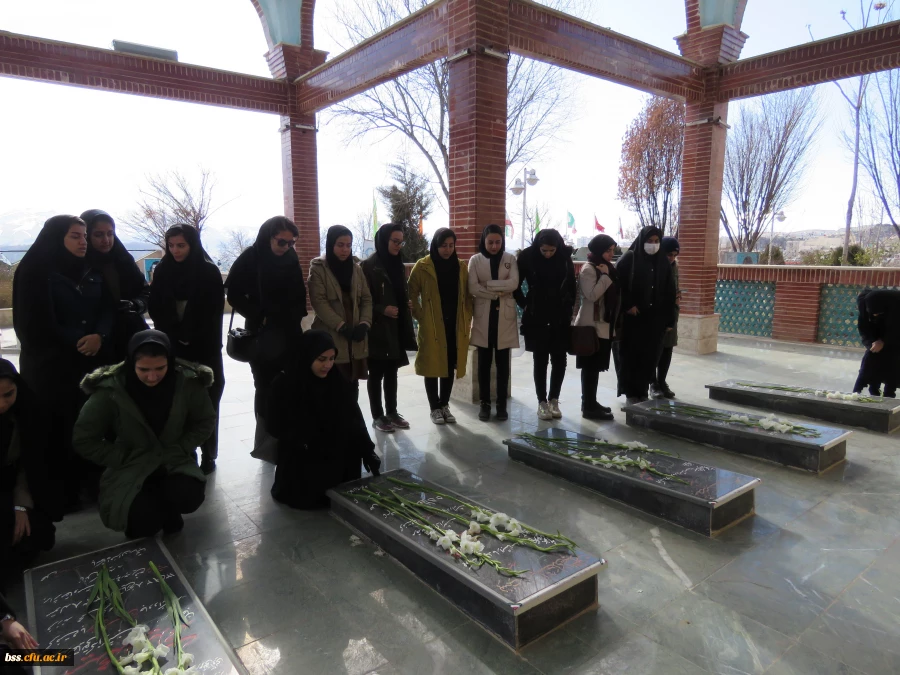 عطرافشانی و غبار روبی مزار شهدا 8